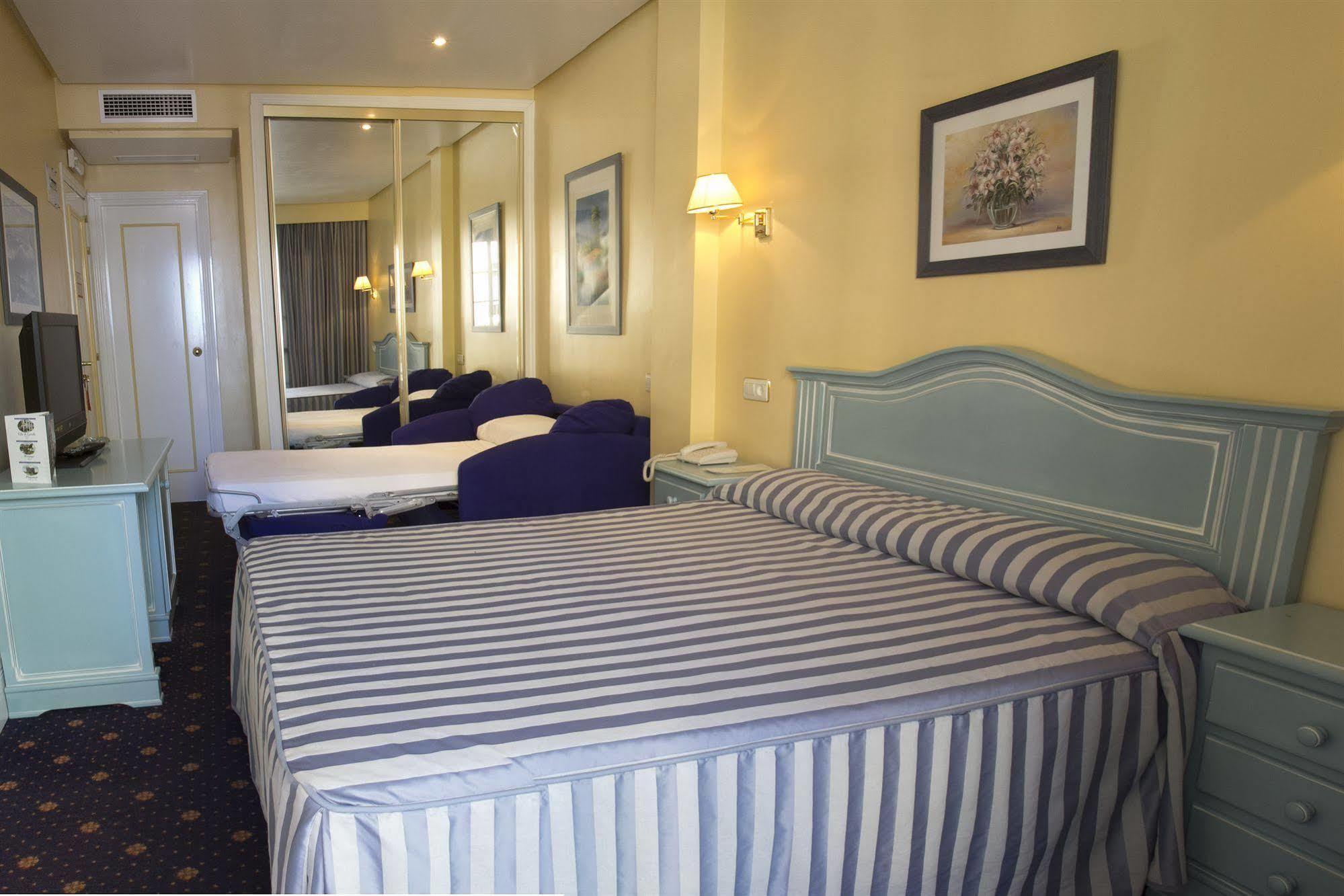 Hotel Villa De Laredo Fuengirola Dış mekan fotoğraf